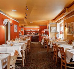 AU TAROT RESTAURANT